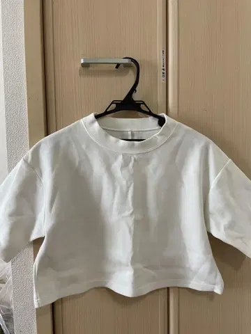 알리시아 스 크롭 T셔츠