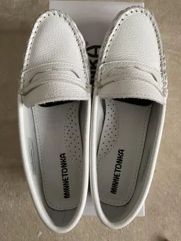 MINNETONKA 로퍼 화이트 사이즈 6 새상품급