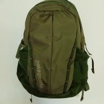 파타고니아 Refugio 28L 올리브 그린