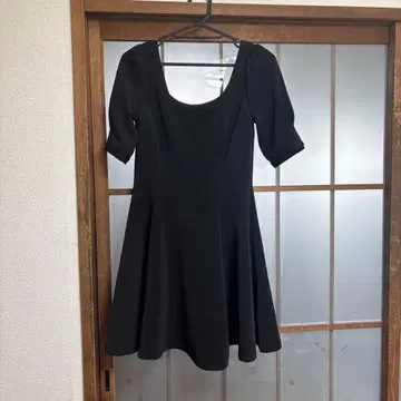 Rady 블랙 반팔 A라인 미니 원피스
