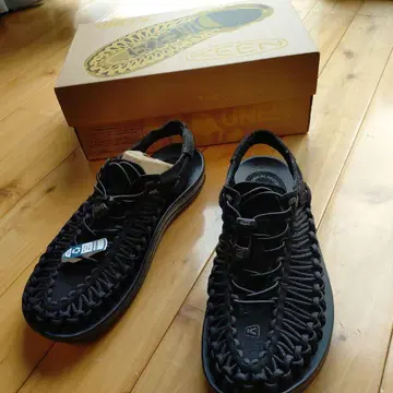 KEEN Uneek 블랙 샌들