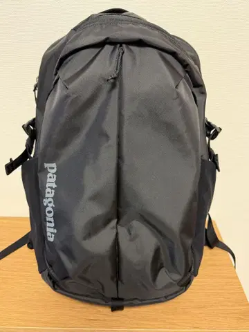 파타고니아 Refugio Daypack 26L 블랙