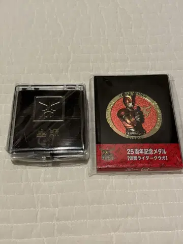 가면라이더 쿠우카 초 쿠우가 전 메탈 핀 배지 & 25주년 기념 메달