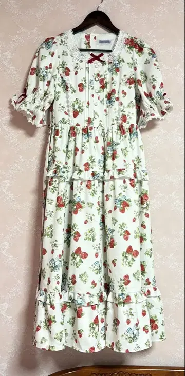 [새상품급] 클래식 베리 원피스 화이트 axes femme kawaii