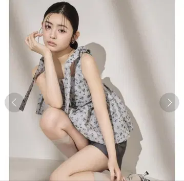 LILY BROWN 블라우스
