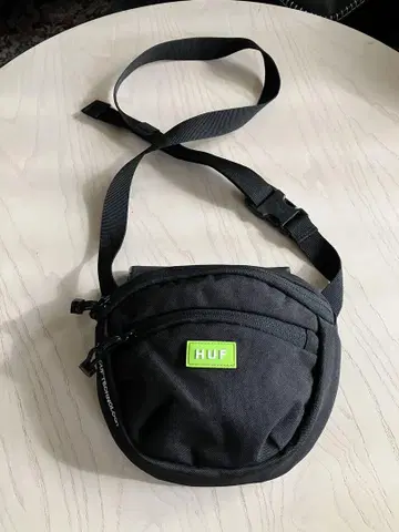 HUF 숄더백