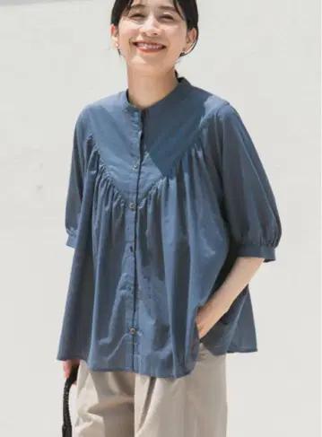 어반 리서치 도어스 코튼 보일 V 절개 개더 블라우스