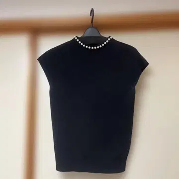 FENNEL 블랙 슬리브리스 니트 M 펄 장식