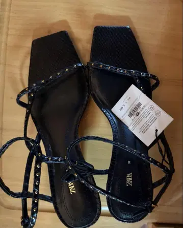 새상품 ZARA 가죽 샌들