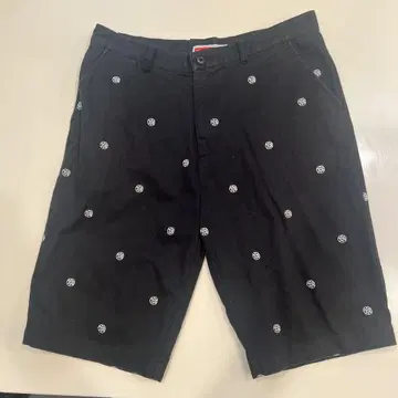 XLARGE 블랙 자수 디자인 숏 팬츠 34