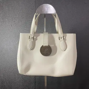 agnis b 화이트 핸드백 로고 플레이트 포함