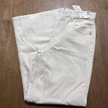 UNIQLO 드레이프 핏 플레어 청바지 24