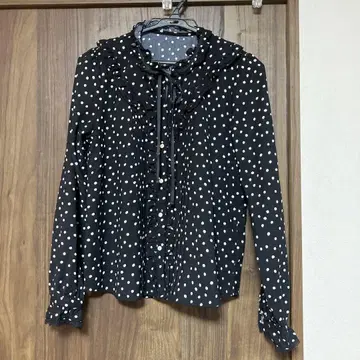 물방울 패턴 프릴 긴팔 셔츠