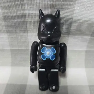 KAWS 카우스 큐브릭 베어브릭 메디콤토이 100%