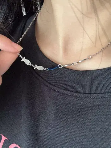 물고기 모티브 목걸이 실버 컬러