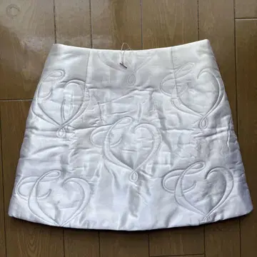더 버진스 하트 로고 패딩 스커트