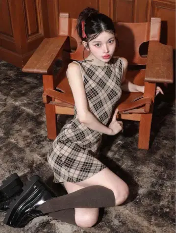 다리치 darich 체크 자카드 슬리브리스 니트 미니 원피스 베이지