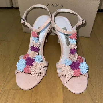 미사용 새상품! ZARA 플라워 장식 핑크 샌들 38 사이즈 24.5cm
