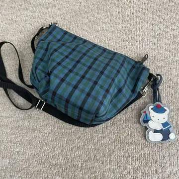체크 무늬 숄더 미니백 곰 참 포함