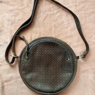 KUNUNURRA 가죽 원형 숄더백