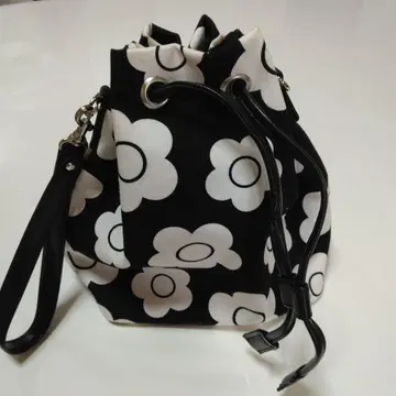 MARY QUANT 파우치