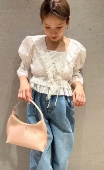SNIDEL 코튼 모티브 블라우스