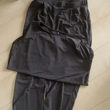 UNIQLO 그레이 스트레치 셋업