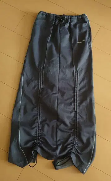 아디다스 리메이크 롱 스커트 네이비 구제 의류