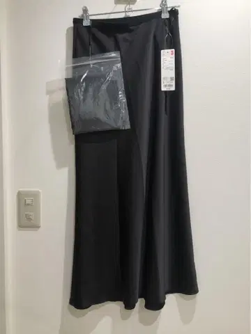 새상품 유니클로 새틴 스커트 S 사이즈 UNIQLO 새틴