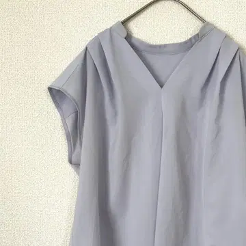 VIS 블라우스 V넥 슬리브리스 심플 루즈핏 깔끔한 얇은 소재
