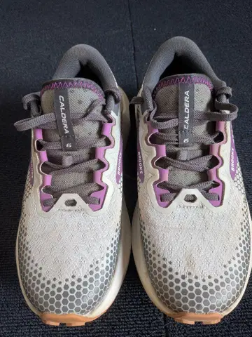 BROOKS CALDERA 6 트레일 러닝화 그레이/퍼플