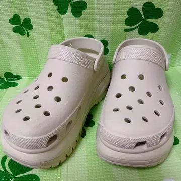 Crocs 통굽 클래식 클로그 샌들 (화이트)