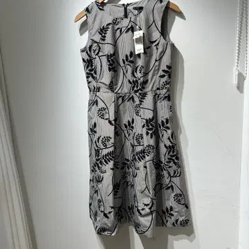 TOBECHIC 42 슬리브리스 원피스 택 포함 새상품 정가 55000엔