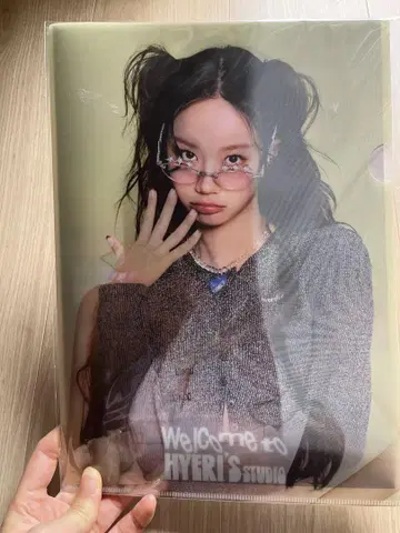 HYERI 헤리 팬미팅 MD A4 포스터 세트 선의의 경쟁