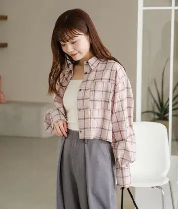 Kastane 컷 아웃 체크 크롭 셔츠 핑크