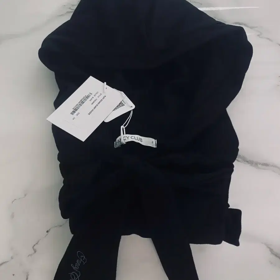 New, with tags) Fancy Club Puff Round Scarf Hoodie (BLACK
