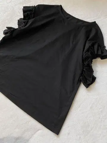 새상품 PASSIONE 파시오네 티셔츠 프릴 슬리브 절개 일본제