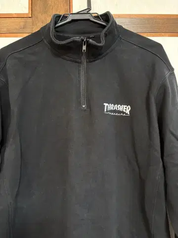 THRASHER 블랙 하프 지퍼 맨투맨