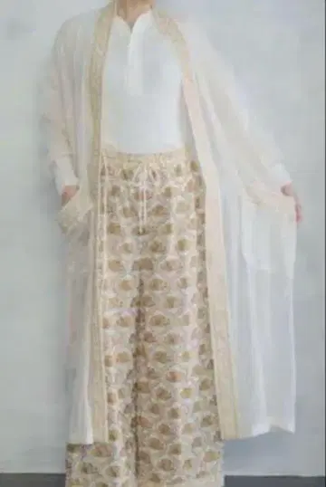 TOWAVASE "Dore" 로브