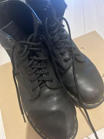 Dr. Martens 부츠