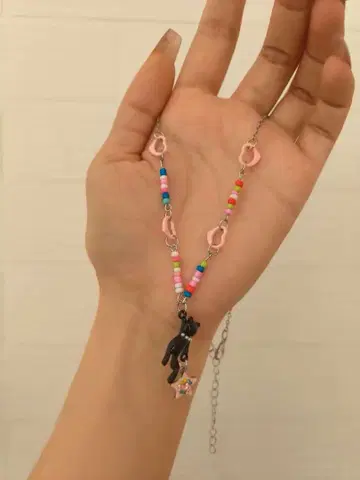 컬러풀 비즈 검은 고양이 참 목걸이
