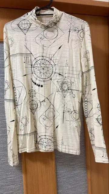 리미푸 LIMI feu 세컨드 스킨풍 상의