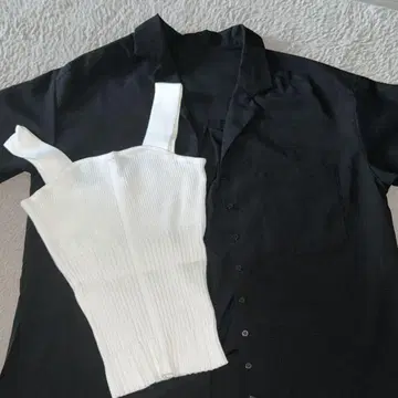 PAGEBOY 블랙 셔츠와 화이트 탱크탑 세트
