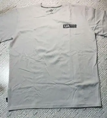 [미사용 새상품] UNDER ARMOUR XL 그레이 티셔츠