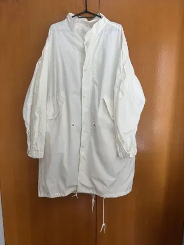화이트 오버사이즈 모즈 코트
