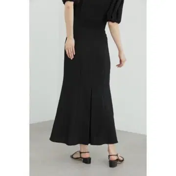 JILLSTUART 질스튜어트 엠보 스트레치 머메이드 스커트 블랙