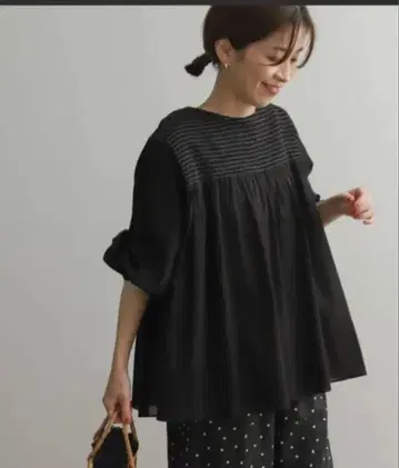 어반 리서치 도어스 코튼 보일 배색 셔링 블라우스