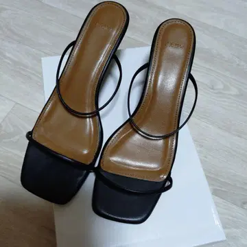 아쿠테 더블 스트랩 샌들 24-24.5cm