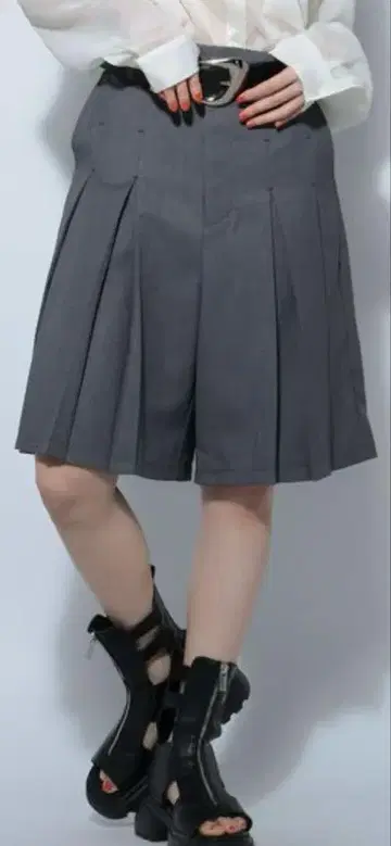 PAGEBOY 플리츠 하프 팬츠 미사용 새상품