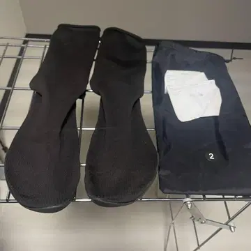 YZY PODS 파우치 포함 SIZE 2 KANYE WEST Ye